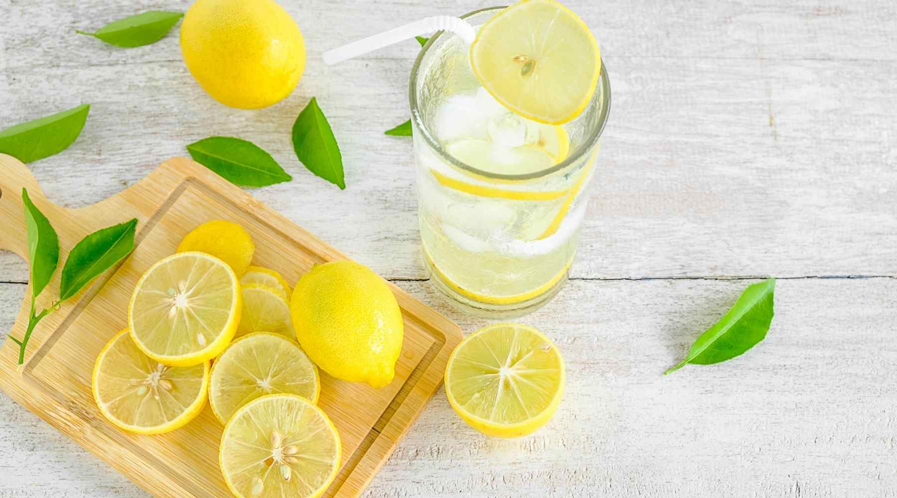 10 Benefits of Lemon in Water